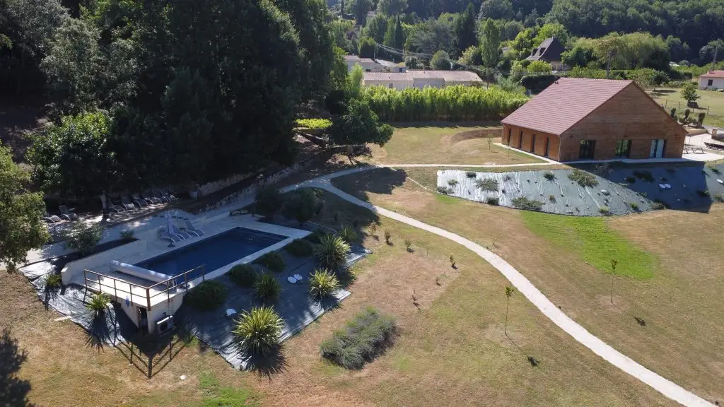 PIscine des gites en Dordogne du Domaine de la Source
