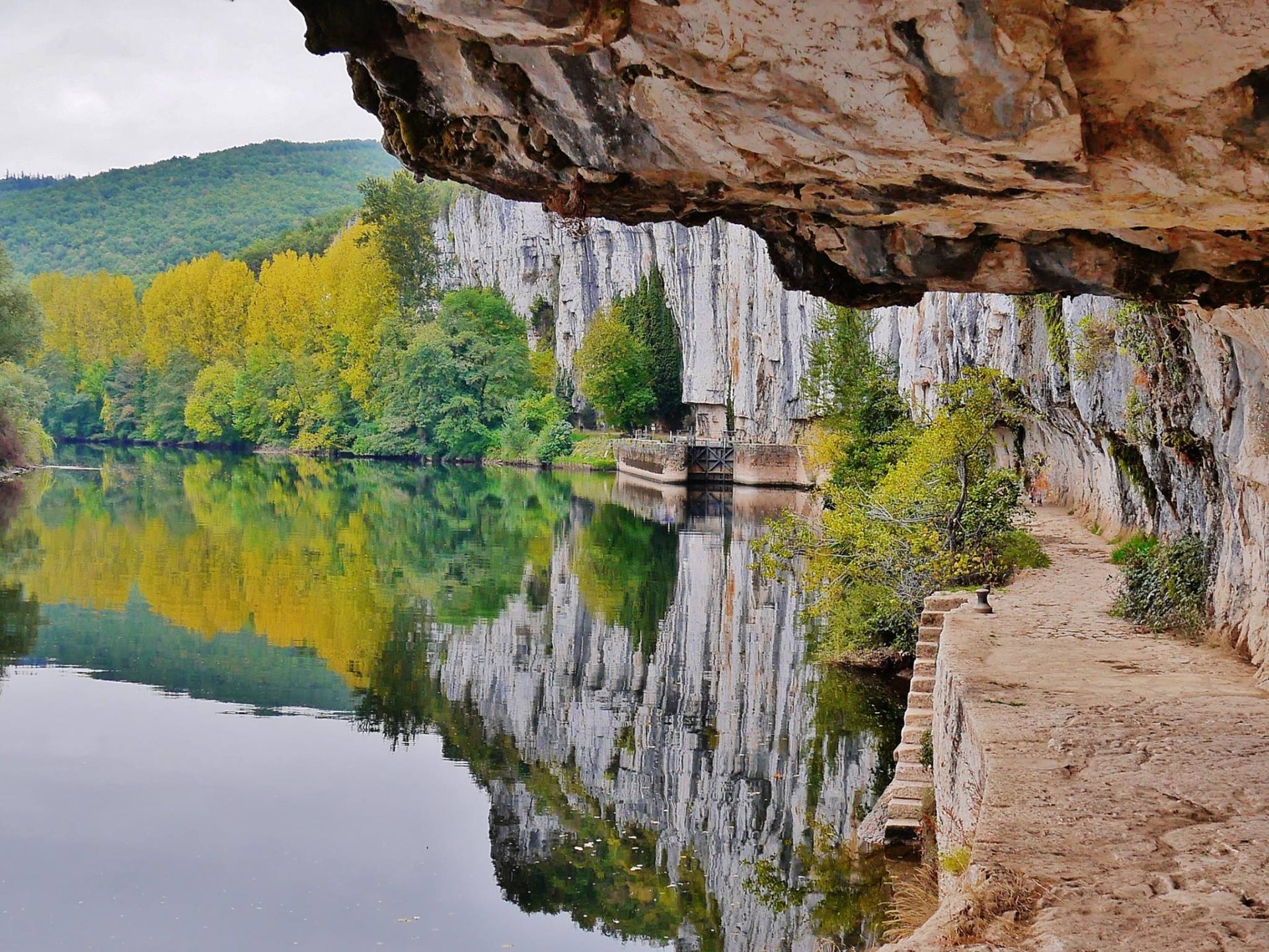 Chemin de hallage sur la Vezere