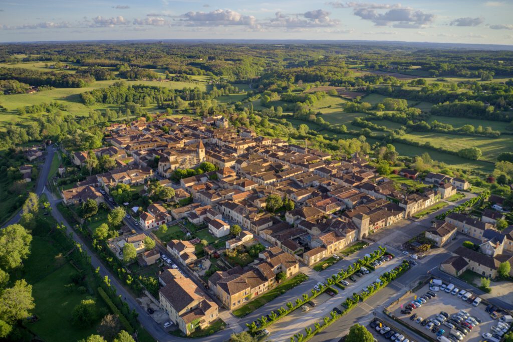 Vue aérienne de Monpazier, un des plus beaux villages de France