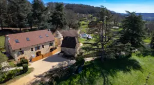 Vue aérienne Domaine de la Source Périgord Noir, gite en Dordogne