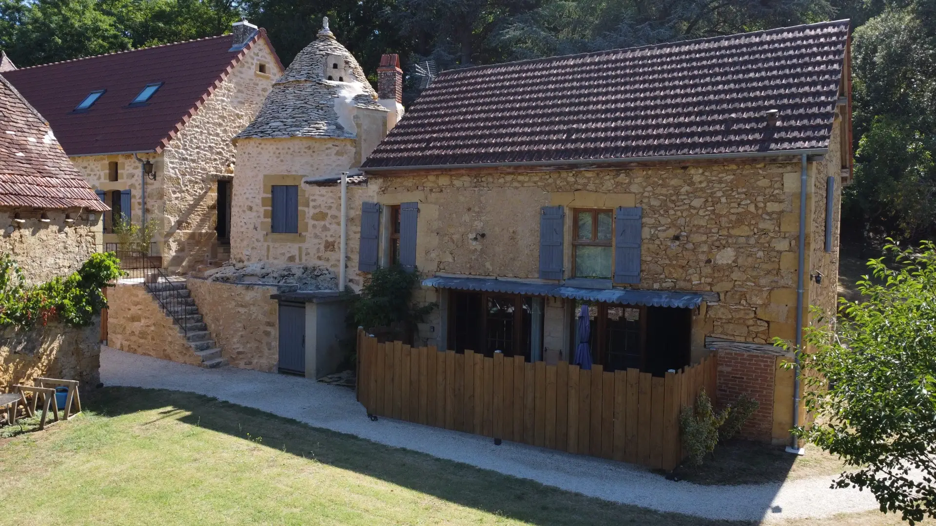 Gite de charme en Dordogne - 4 personnes en Périgord Noir, gite la Grotte au domaine de la source